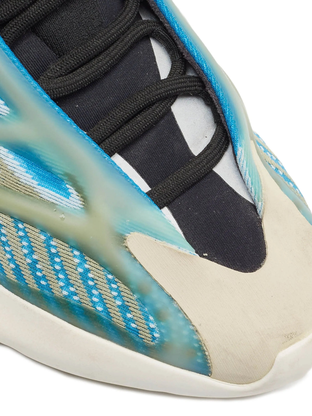 Yeezy Boost 700 Bleu SneakStyle