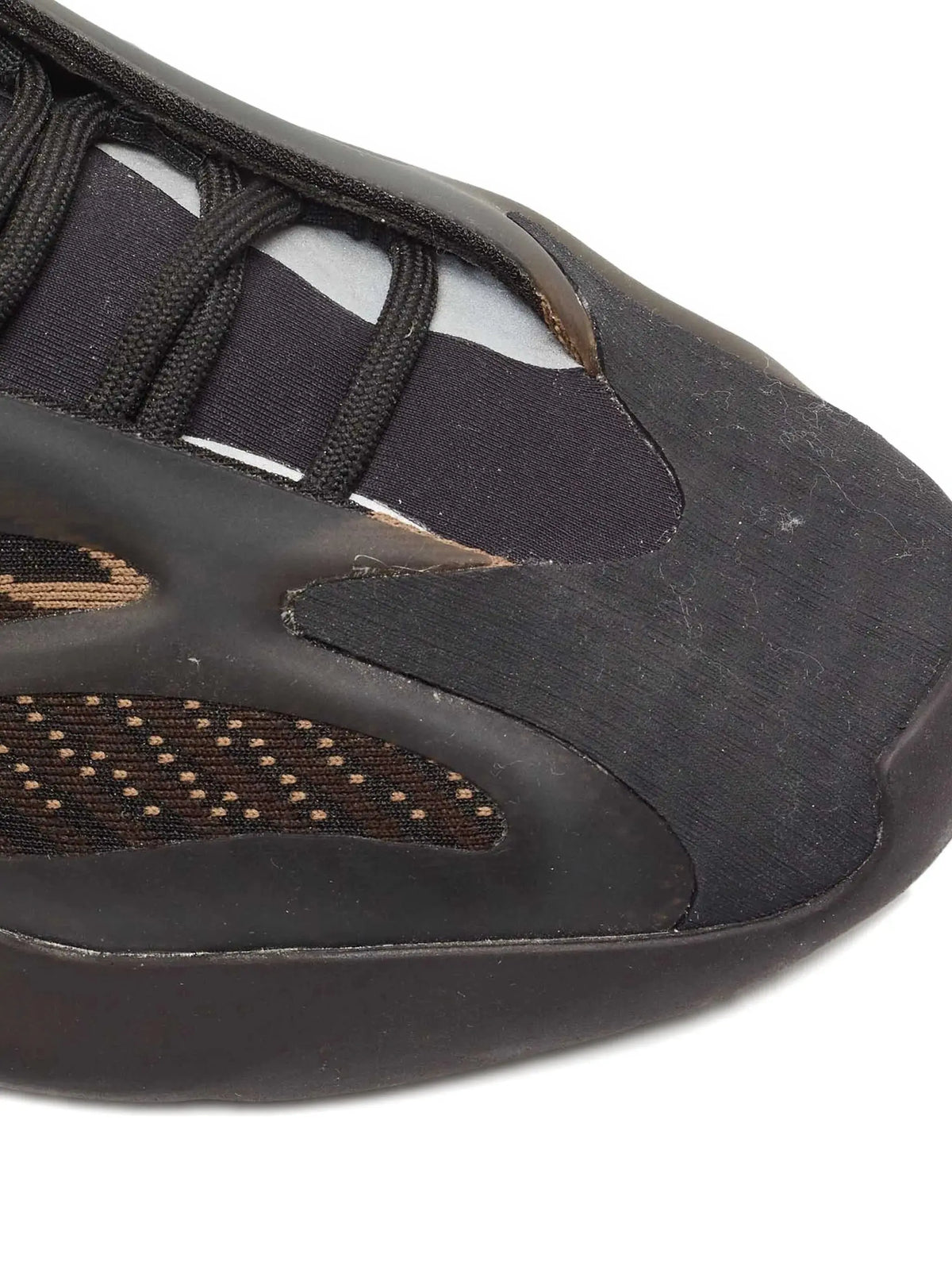 Yeezy 700 V3 Marron foncé SneakStyle