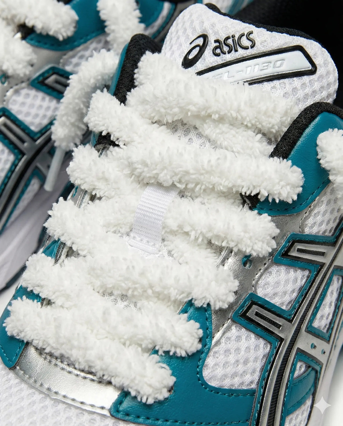 1130 Shark Custom SneakStyle