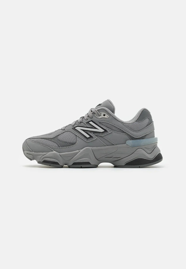 New Balance 9060 Gris SneakStyle