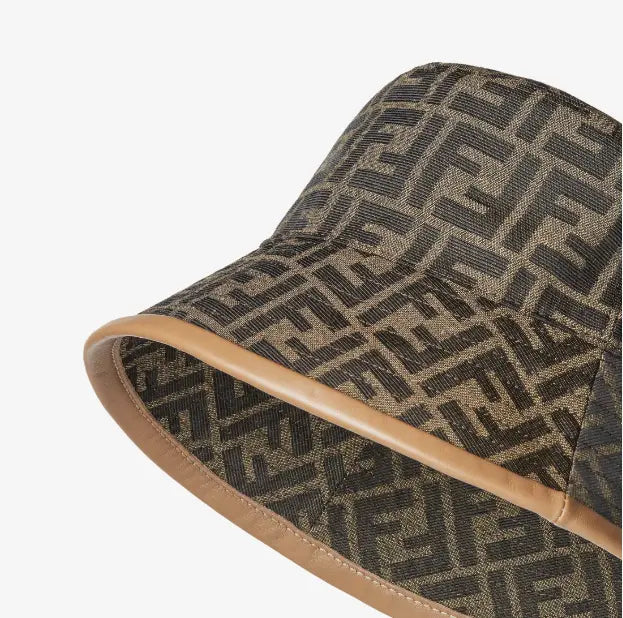 Fendi Chapeau en nylon FF Beige SneakStyle