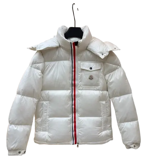 Doudoune Moncler courte à capuche Montbeliard SneakStyle