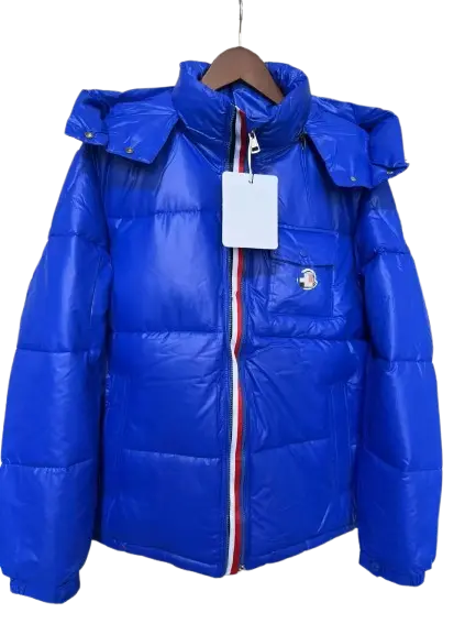 Doudoune Moncler courte à capuche Montbeliard SneakStyle