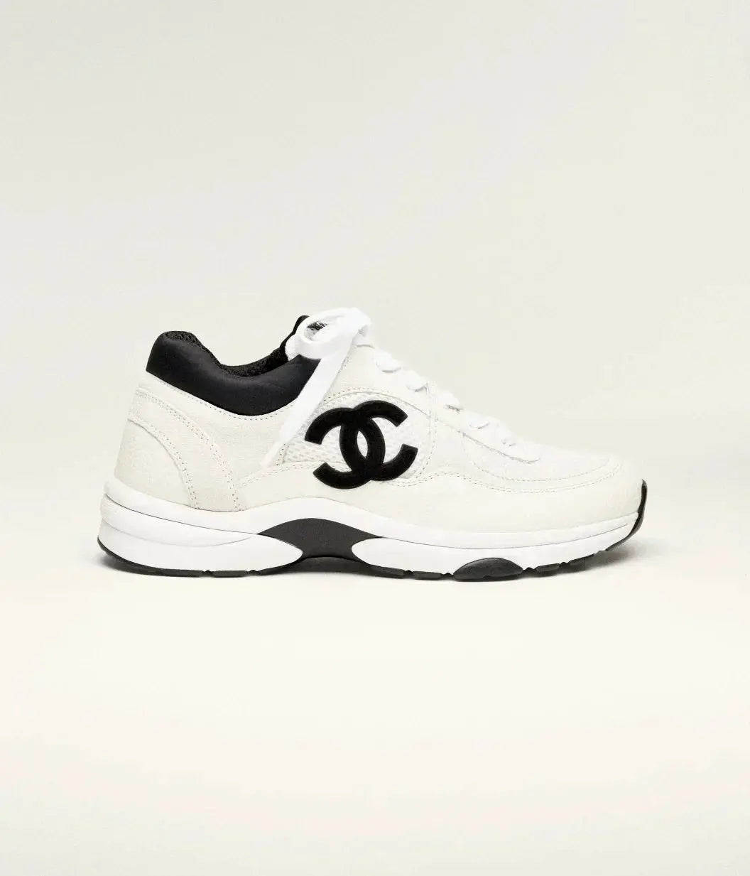 Chanel Low Daim Blanc Et Noir SneakStyle
